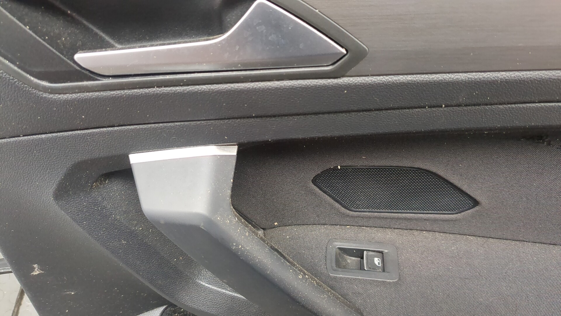 Дверь задняя правая