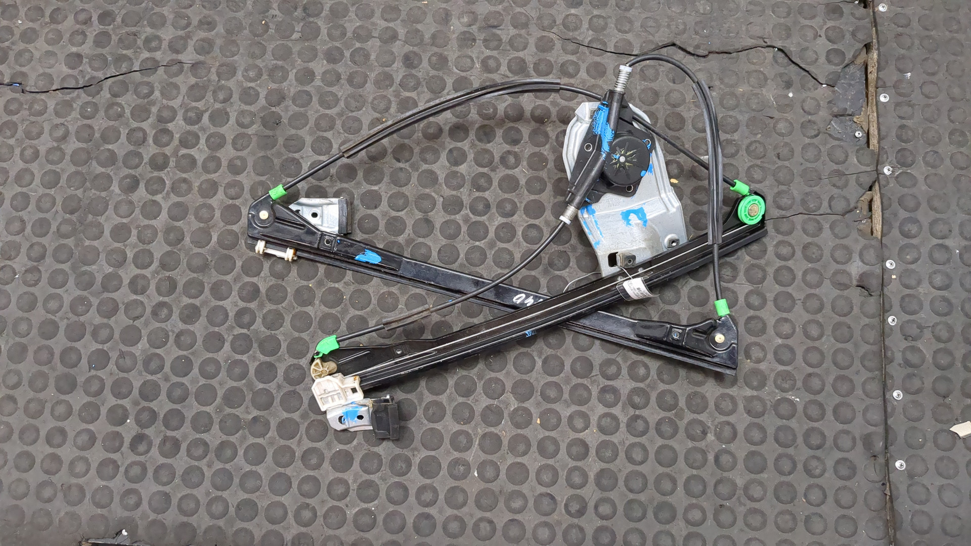 Стеклоподъемник механ. передний правый