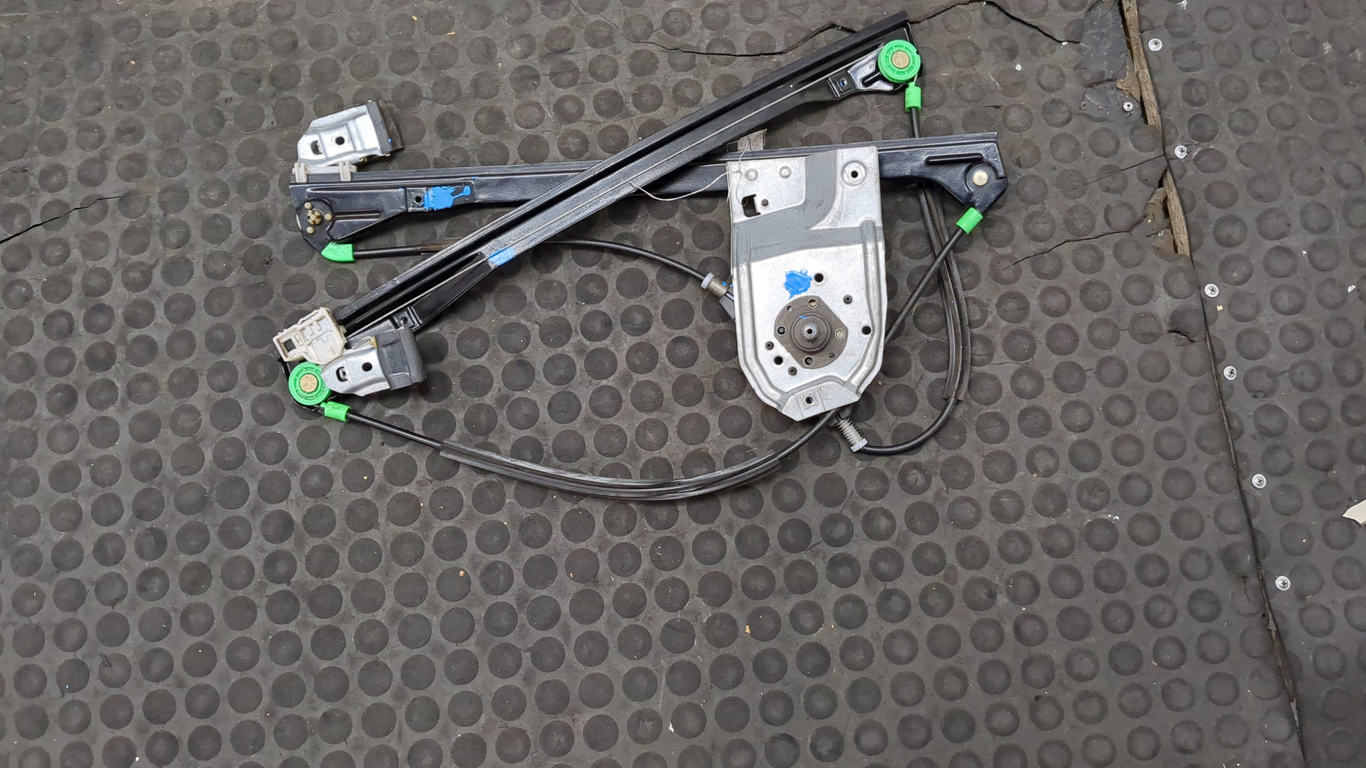 Стеклоподъемник механ. передний правый