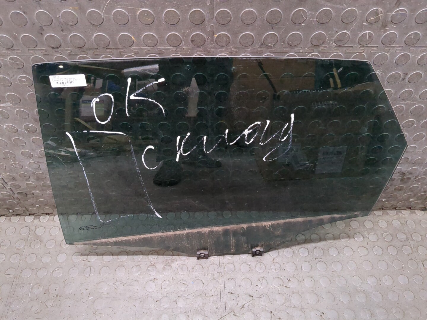 Стекло двери задней левой