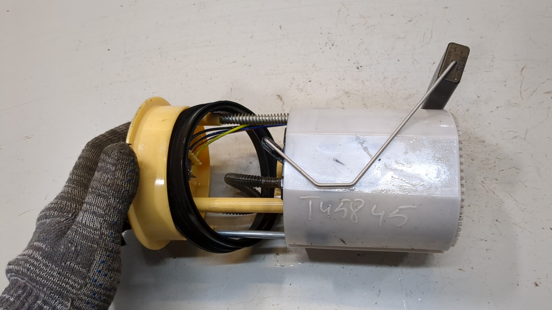 Насос топливный электрический