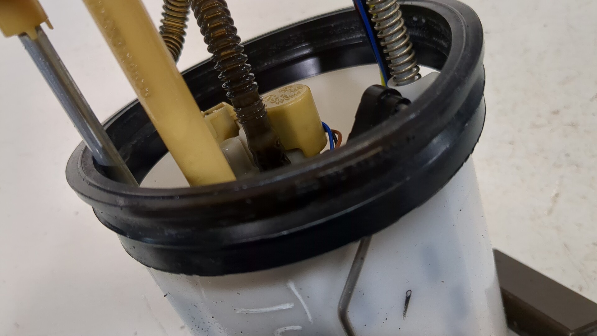 Насос топливный электрический