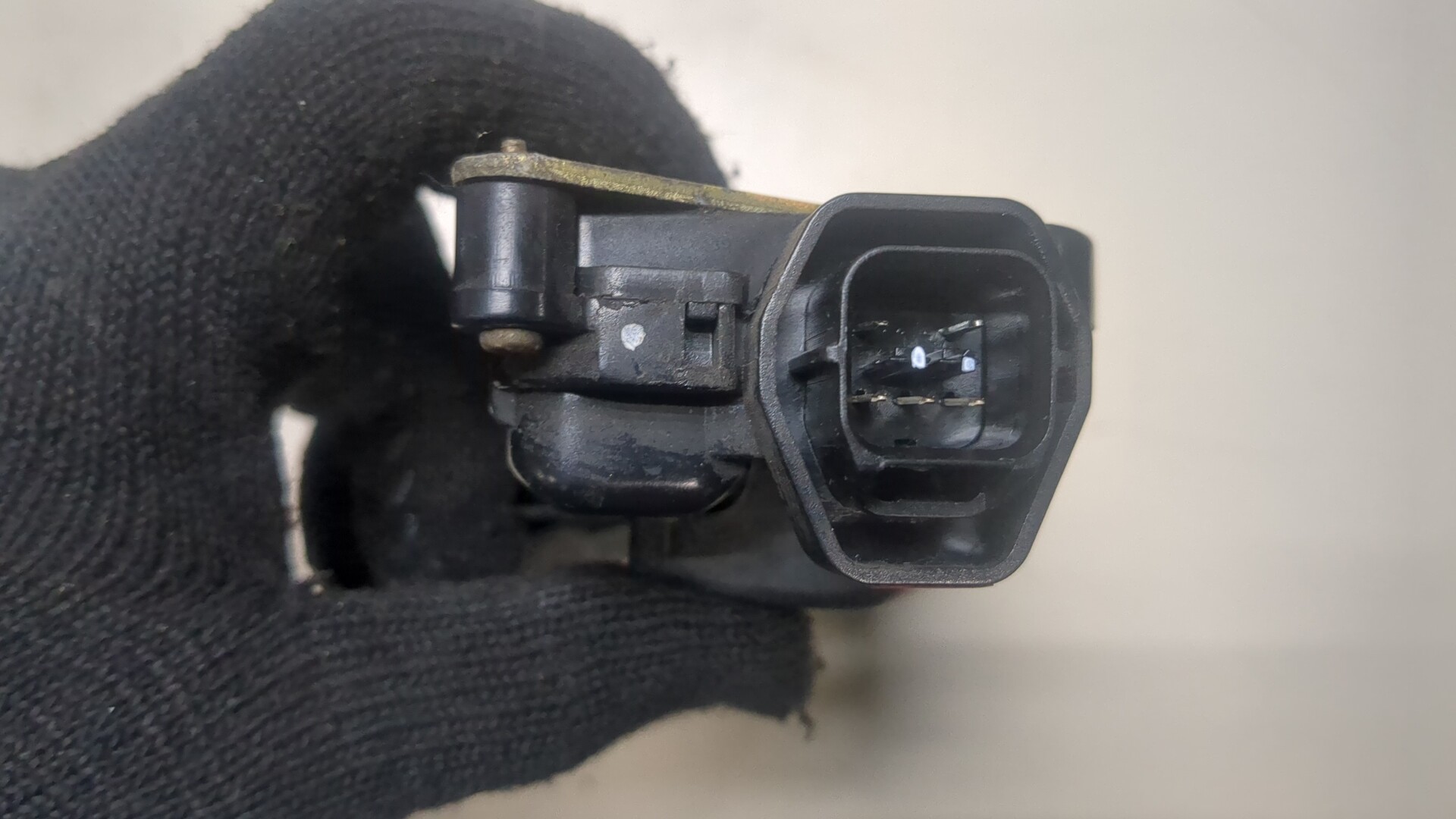 Замок двери задней левой