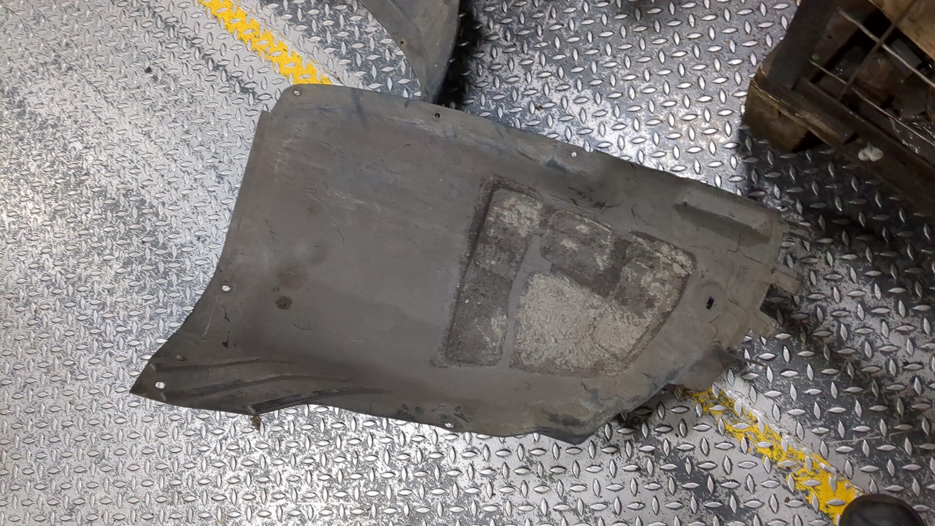 Локер передний левый