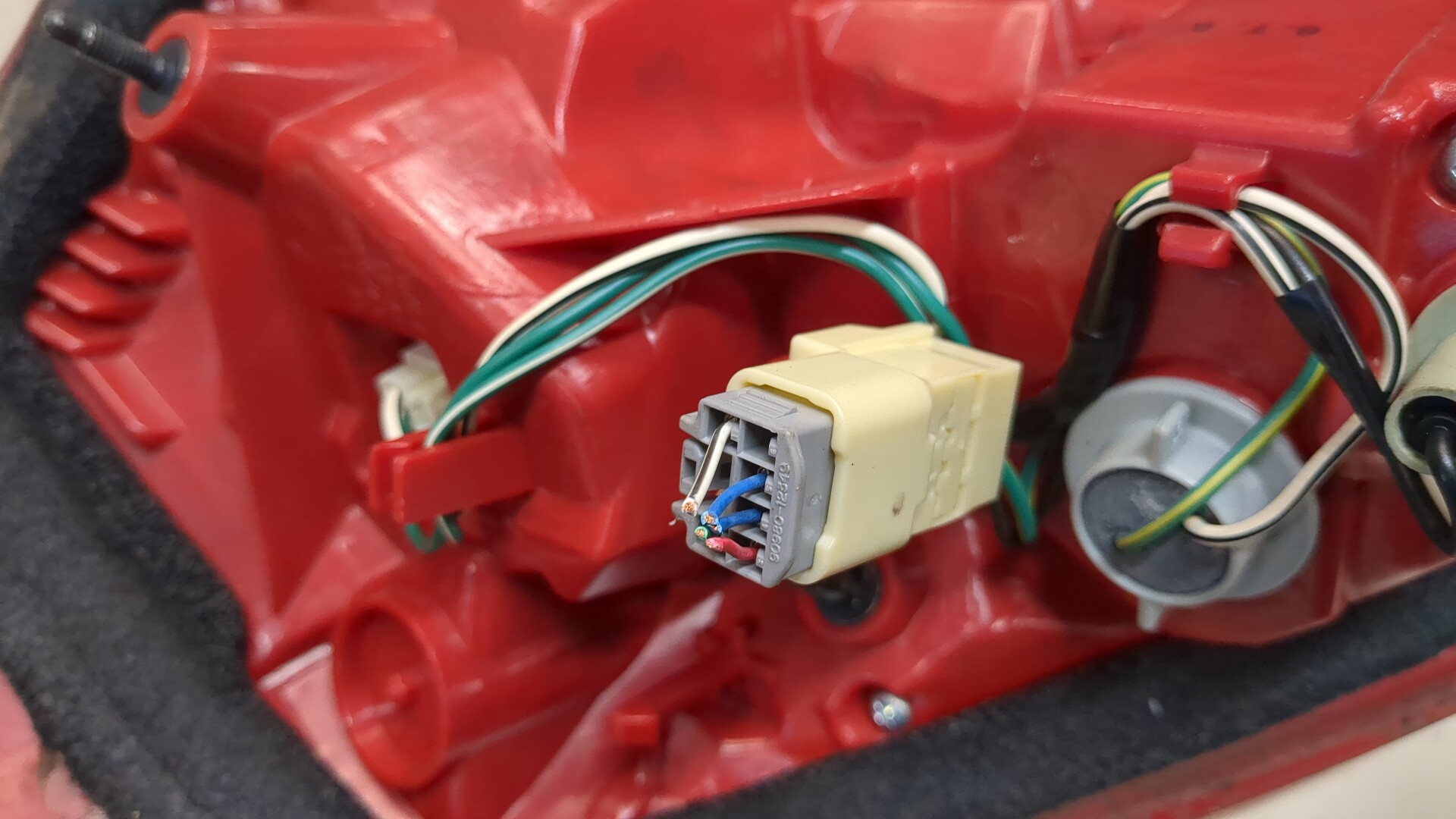 Фонарь задний правый