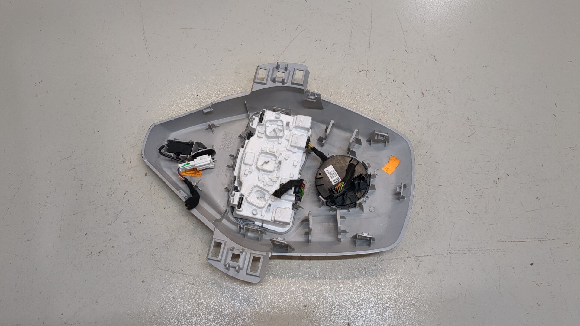 Плафон салонный