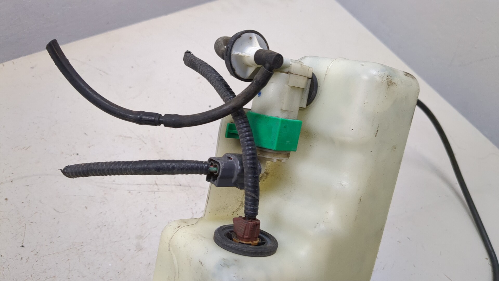 Бачок омывателя лобового стекла