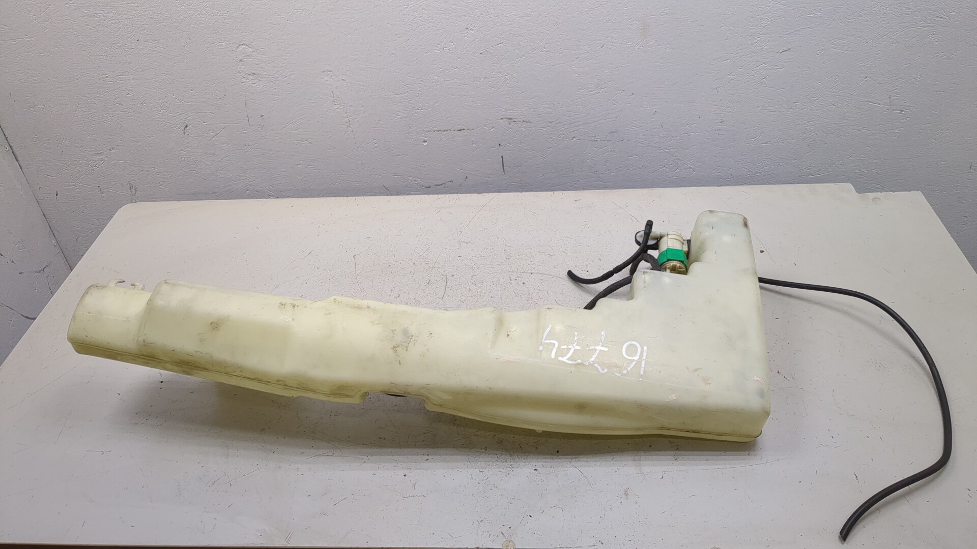 Бачок омывателя лобового стекла