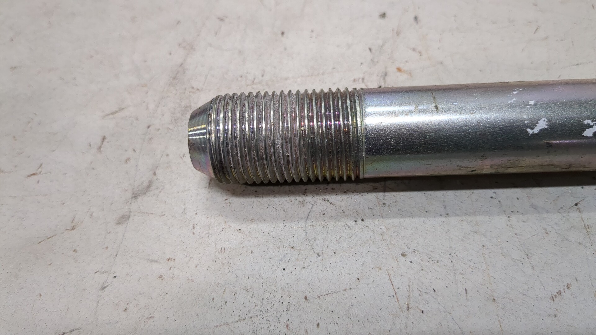 Крюк буксировочный