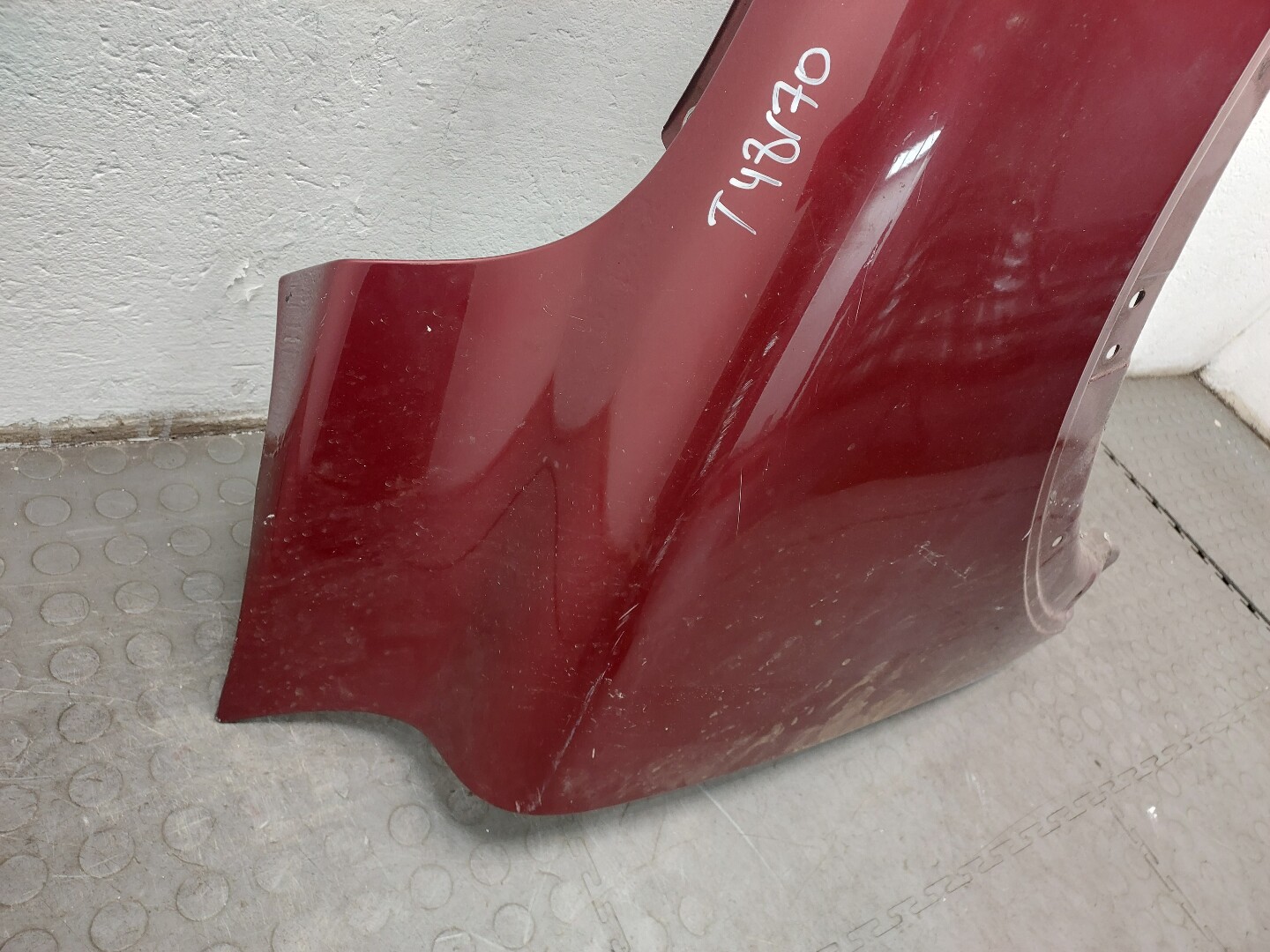 Крыло переднее правое