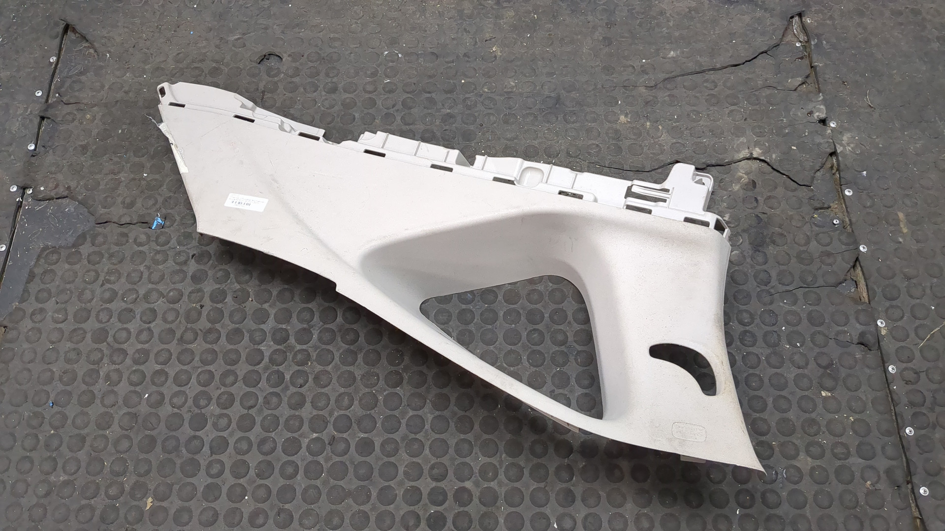 Обшивка багажника