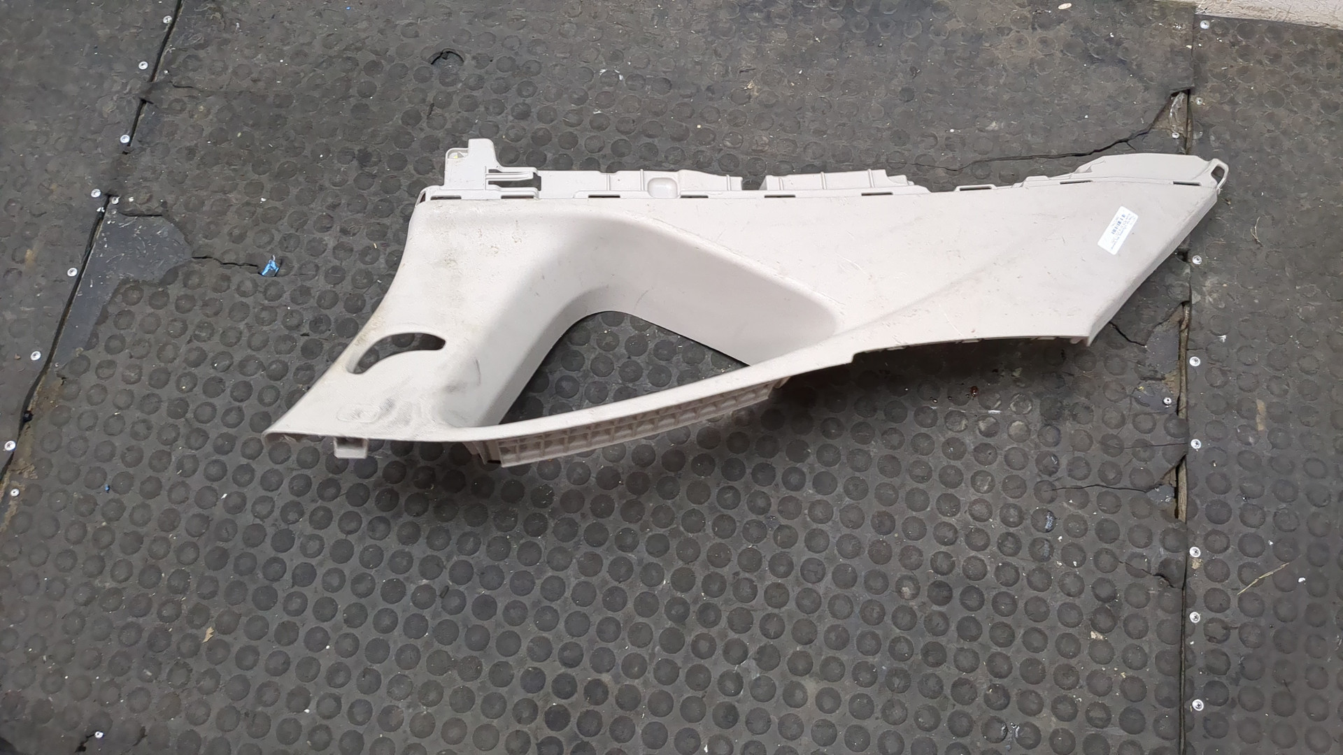 Обшивка багажника