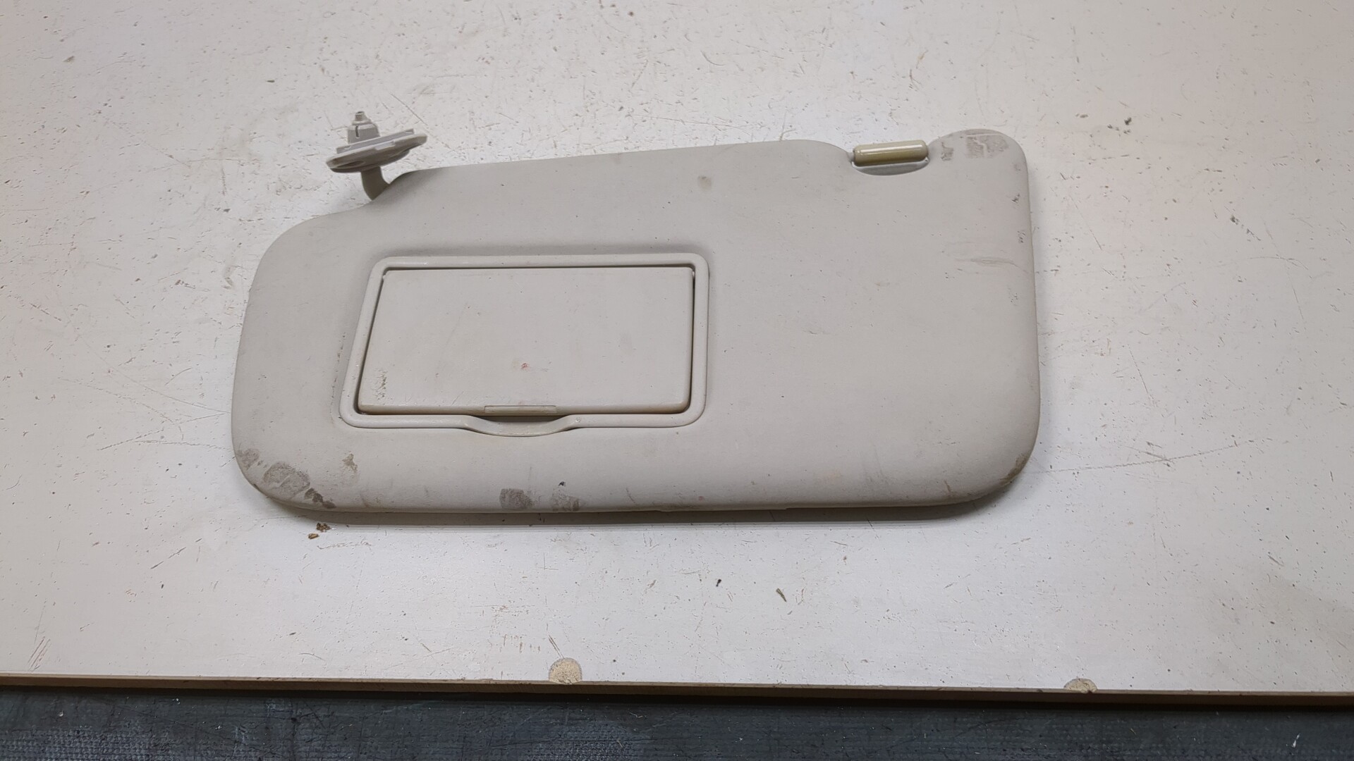 Козырек солнцезащитный