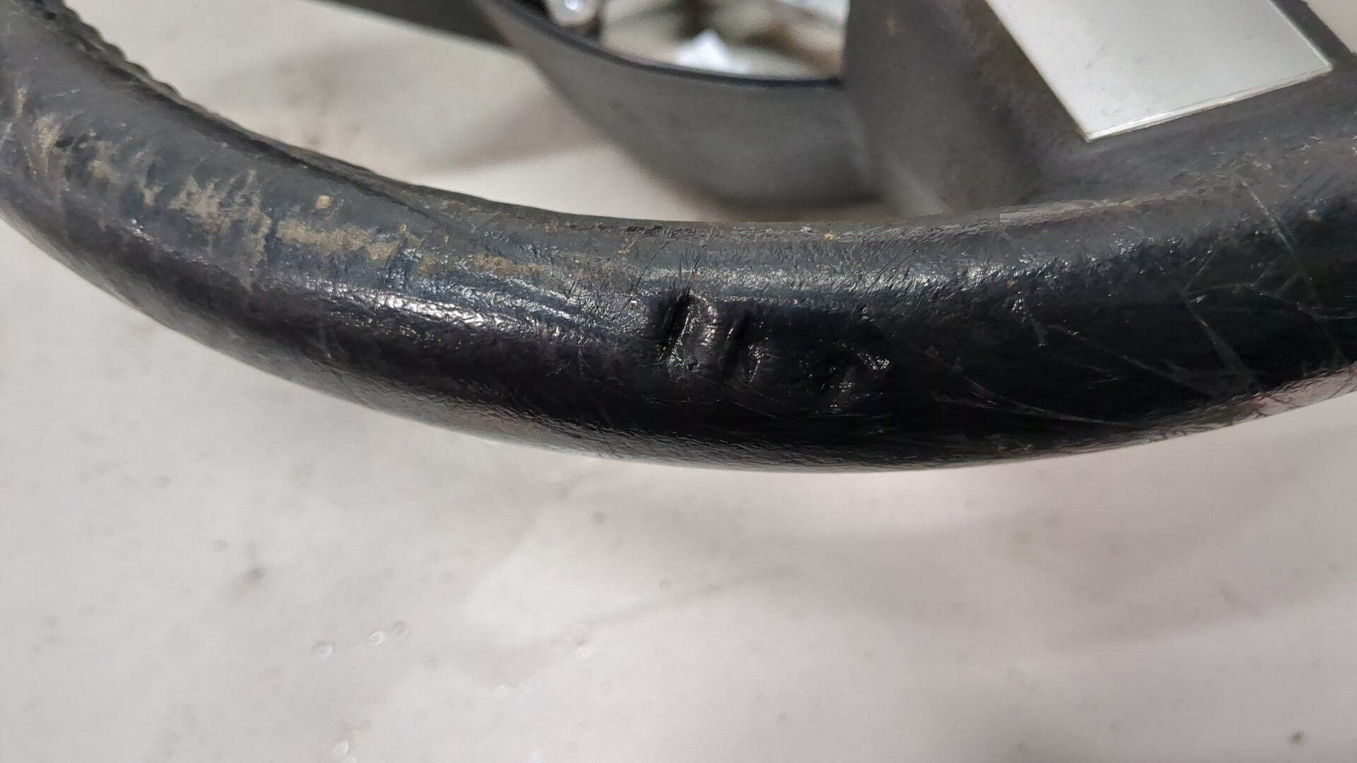 Рулевое колесо (руль)