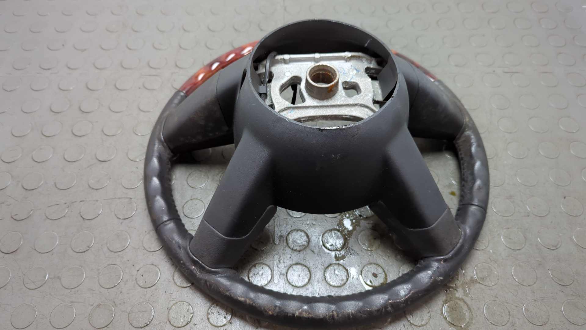 Рулевое колесо (руль)