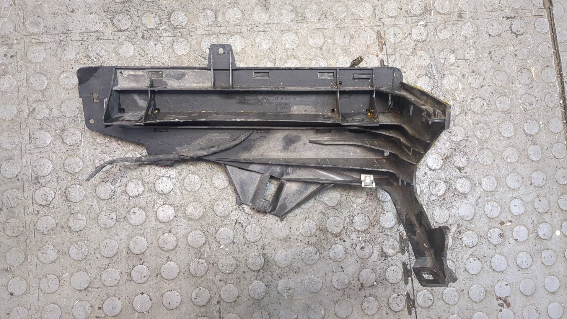 Кронштейн фар правый