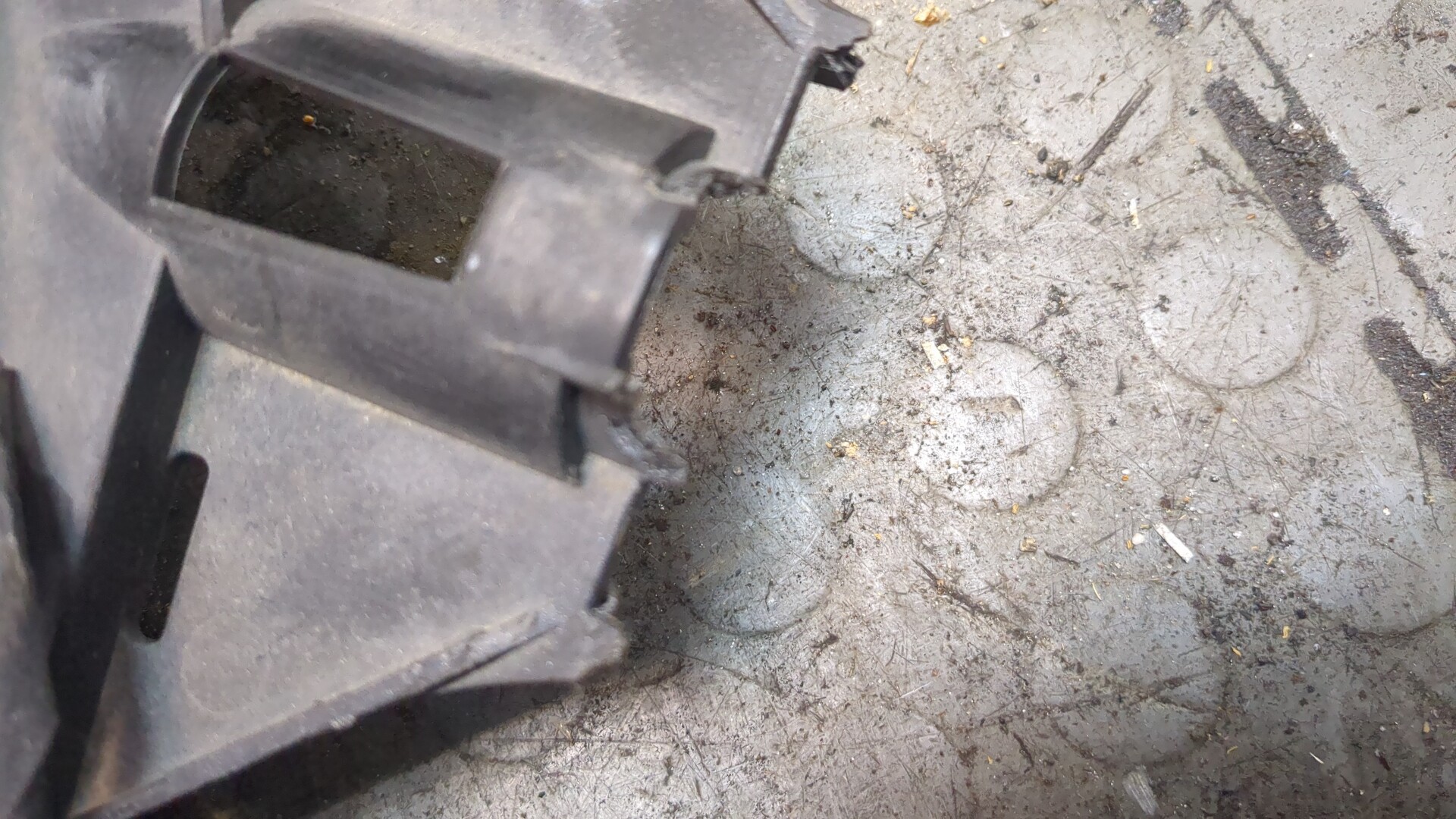 Кронштейн фар правый