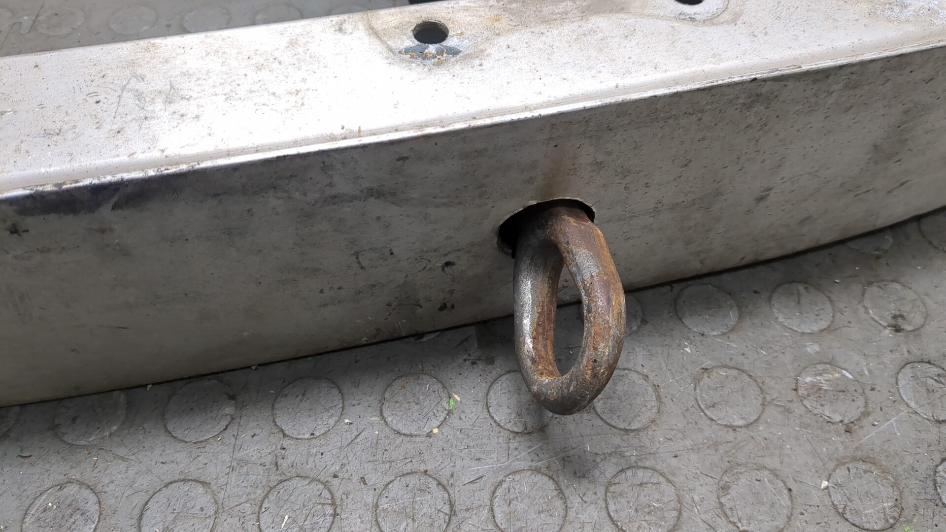 Усилитель переднего бампера