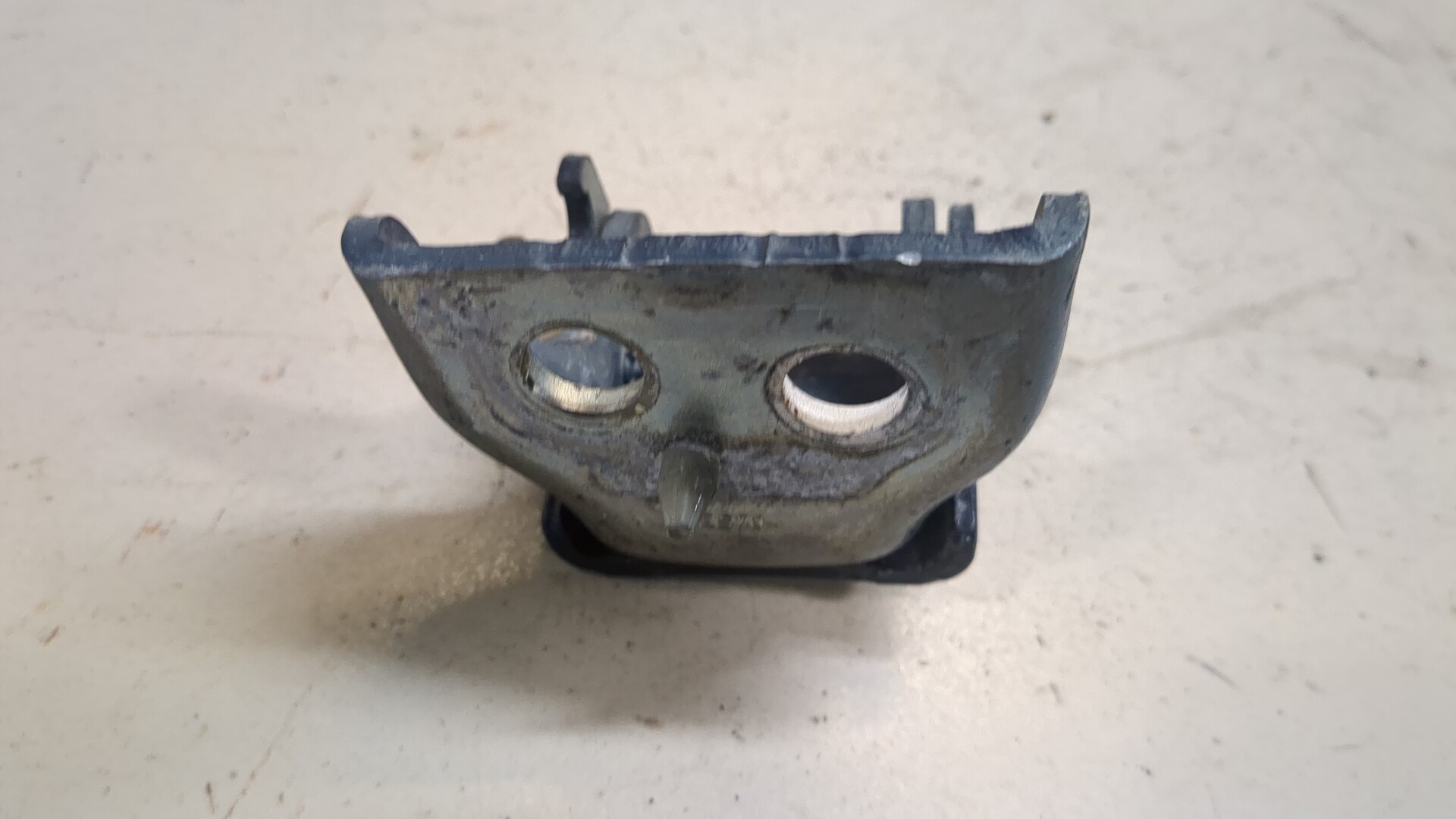 Петля двери