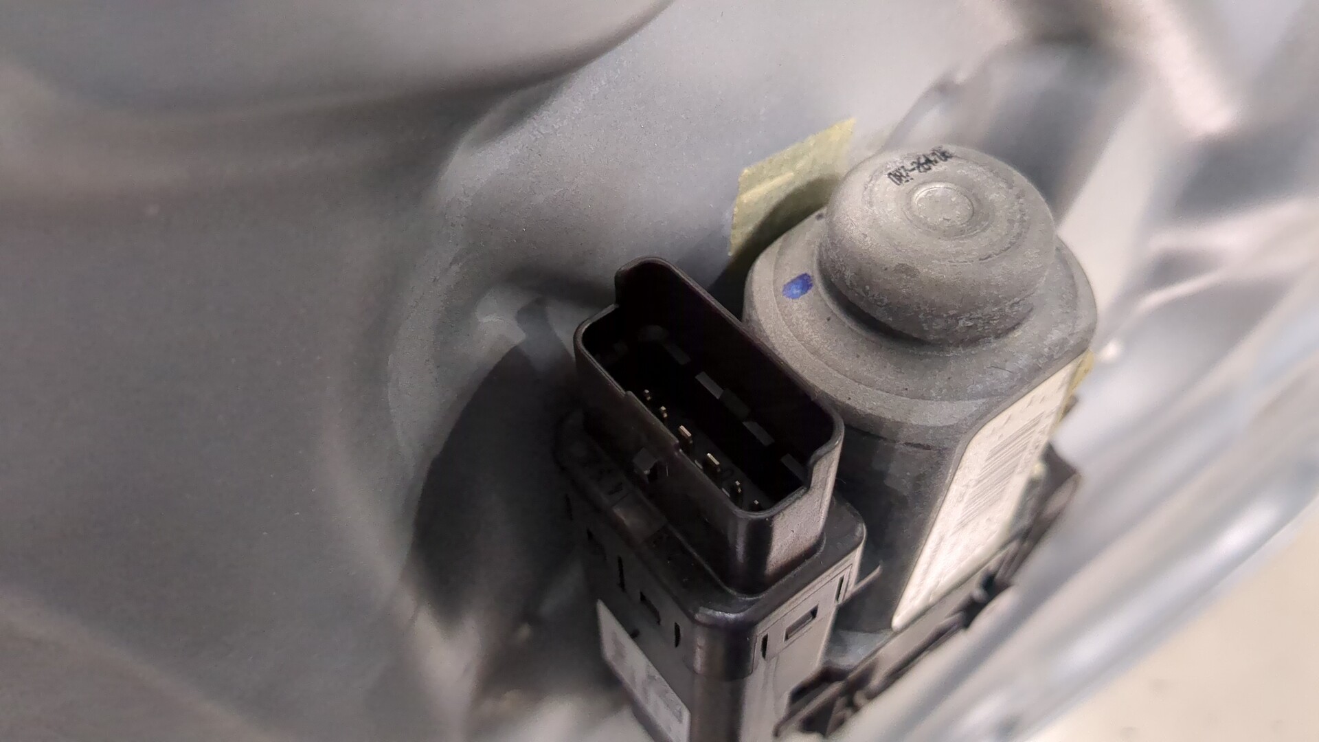 Стеклоподъемник электр. передний правый