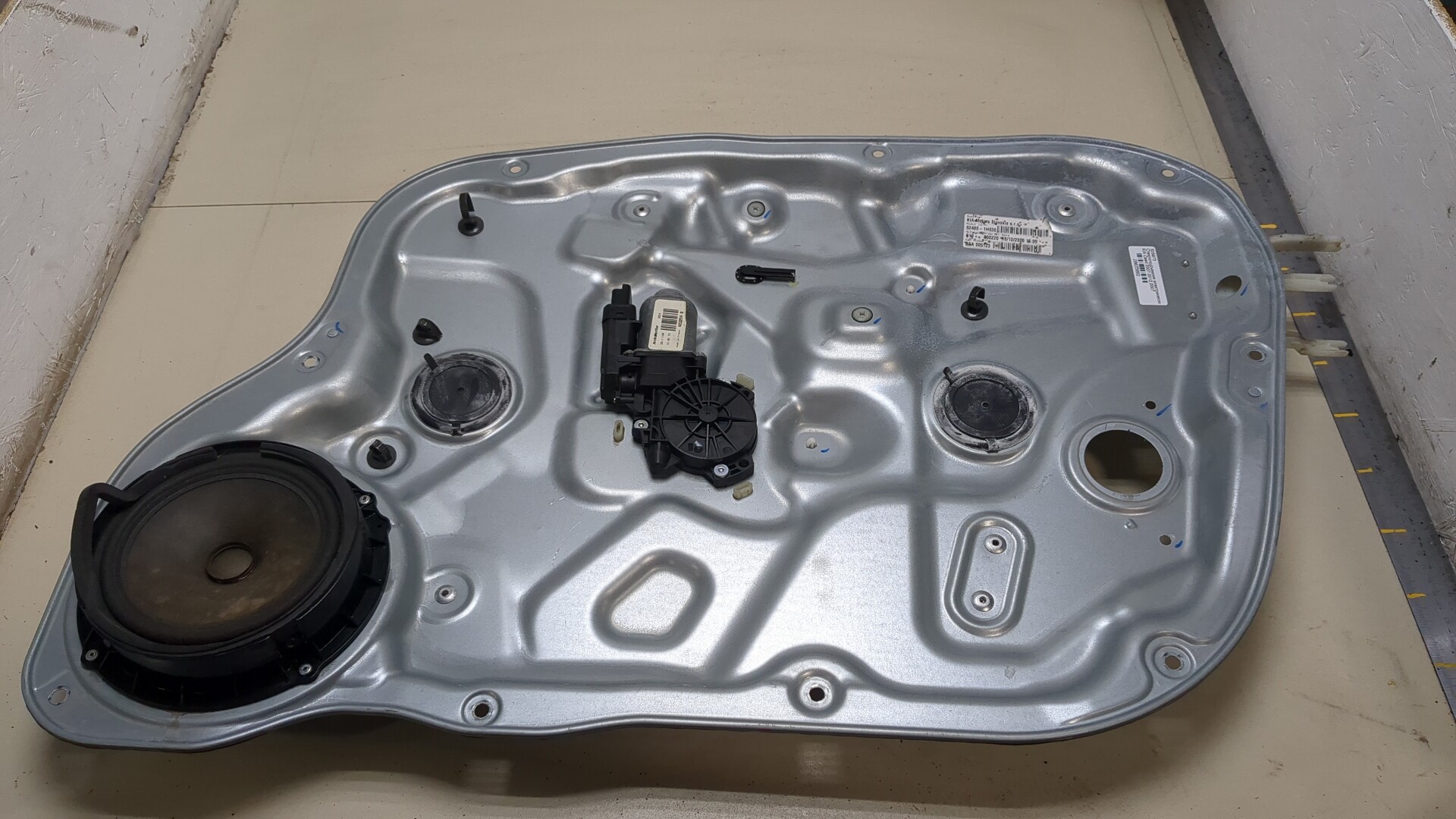 Стеклоподъемник электр. передний правый