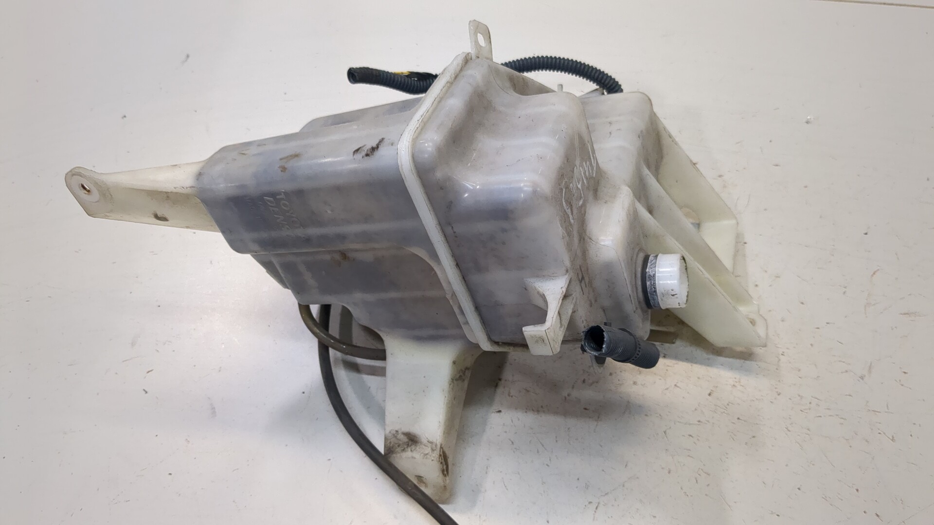 Бачок омывателя лобового стекла