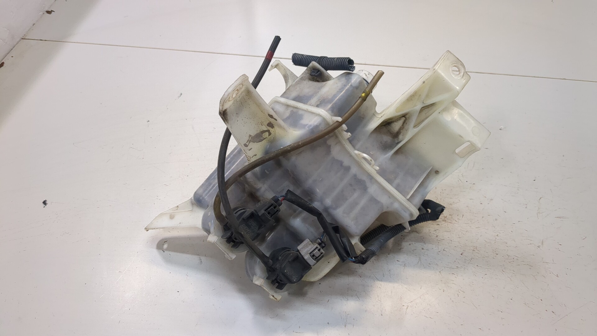 Бачок омывателя лобового стекла