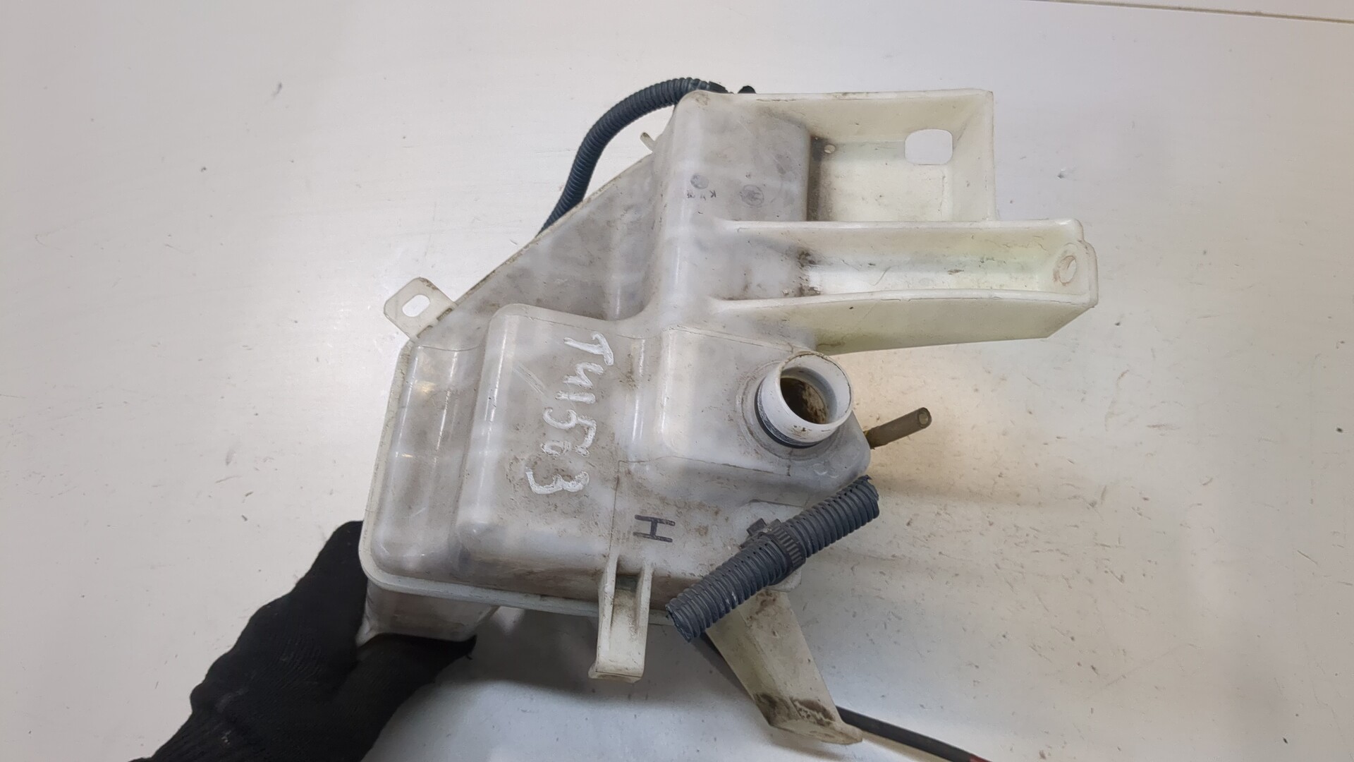 Бачок омывателя лобового стекла