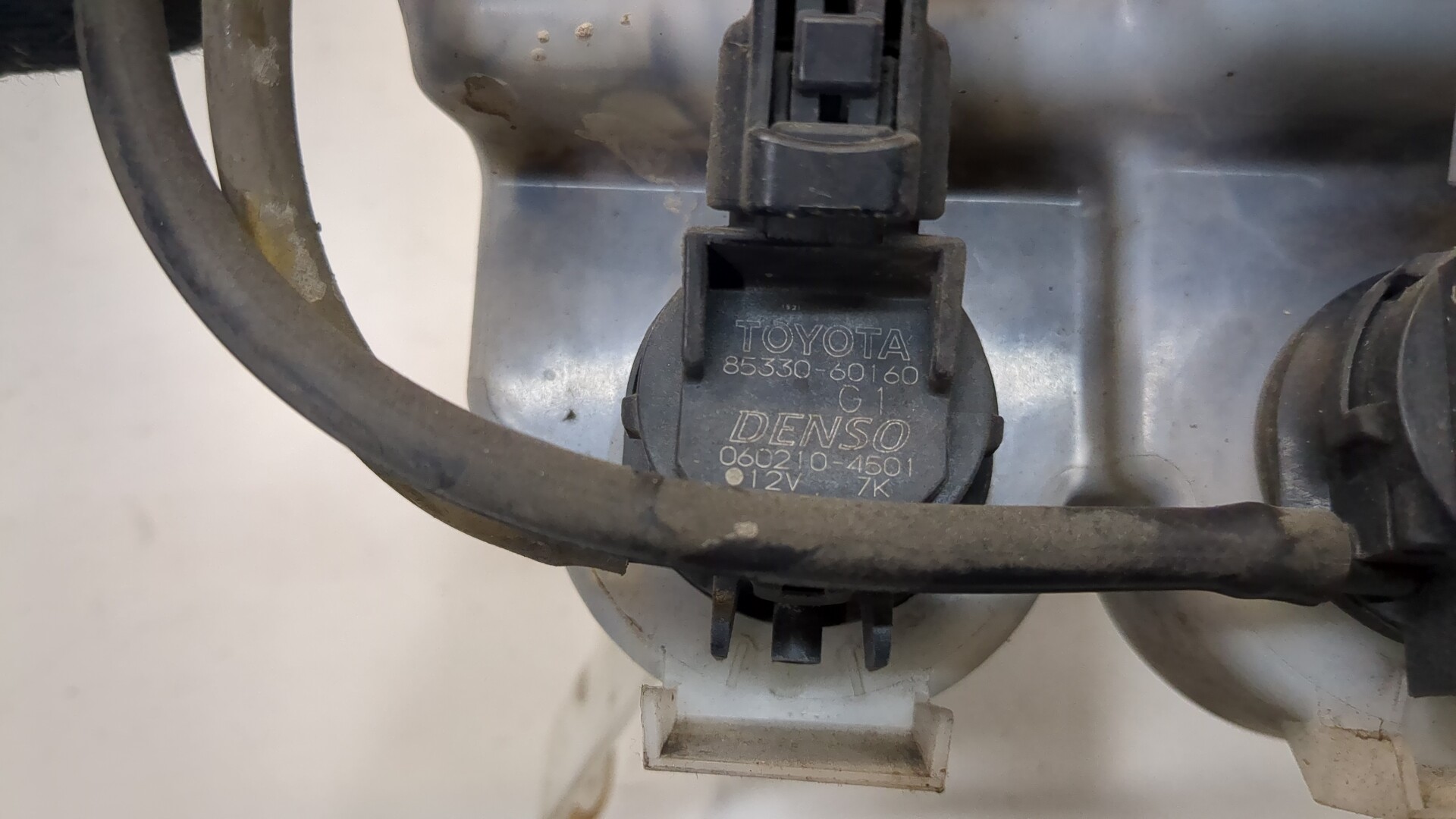 Бачок омывателя лобового стекла