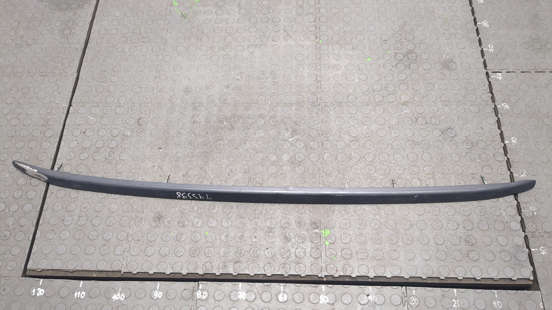 Рейлинг (релинг) правый (планка на крышу)