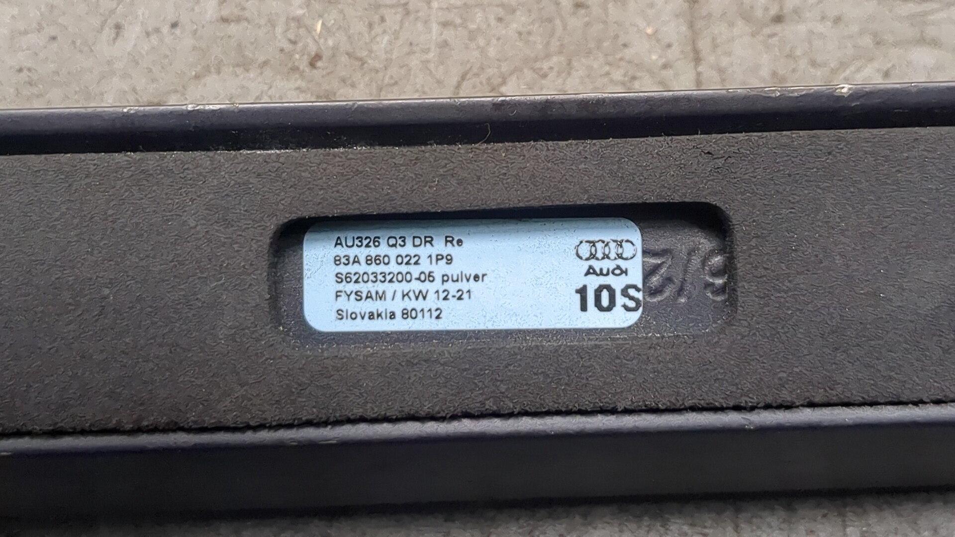 Рейлинг (релинг) правый (планка на крышу)