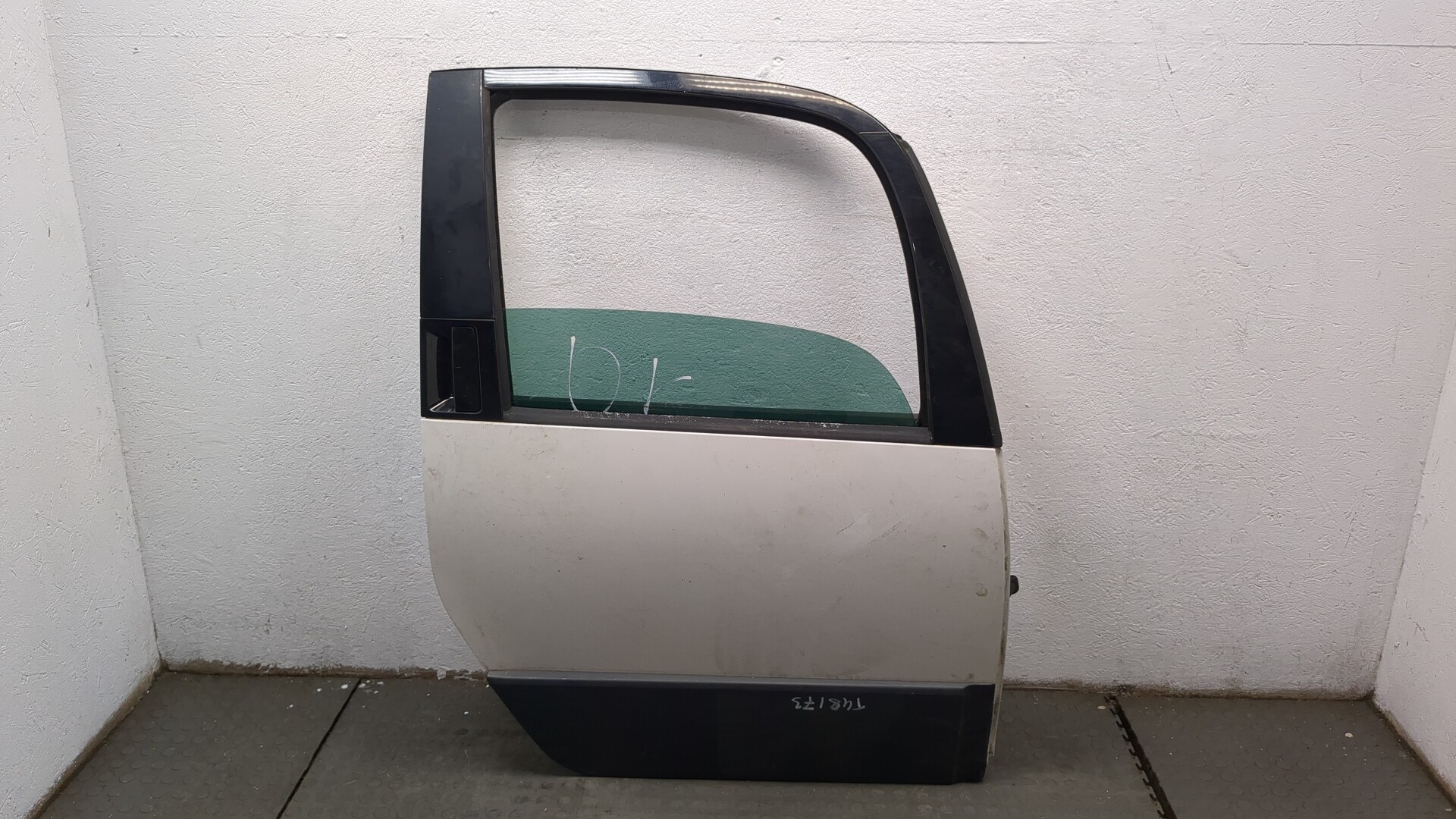 Дверь задняя правая