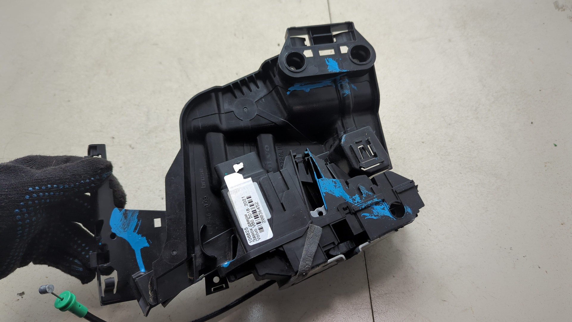 Замок двери передней левой