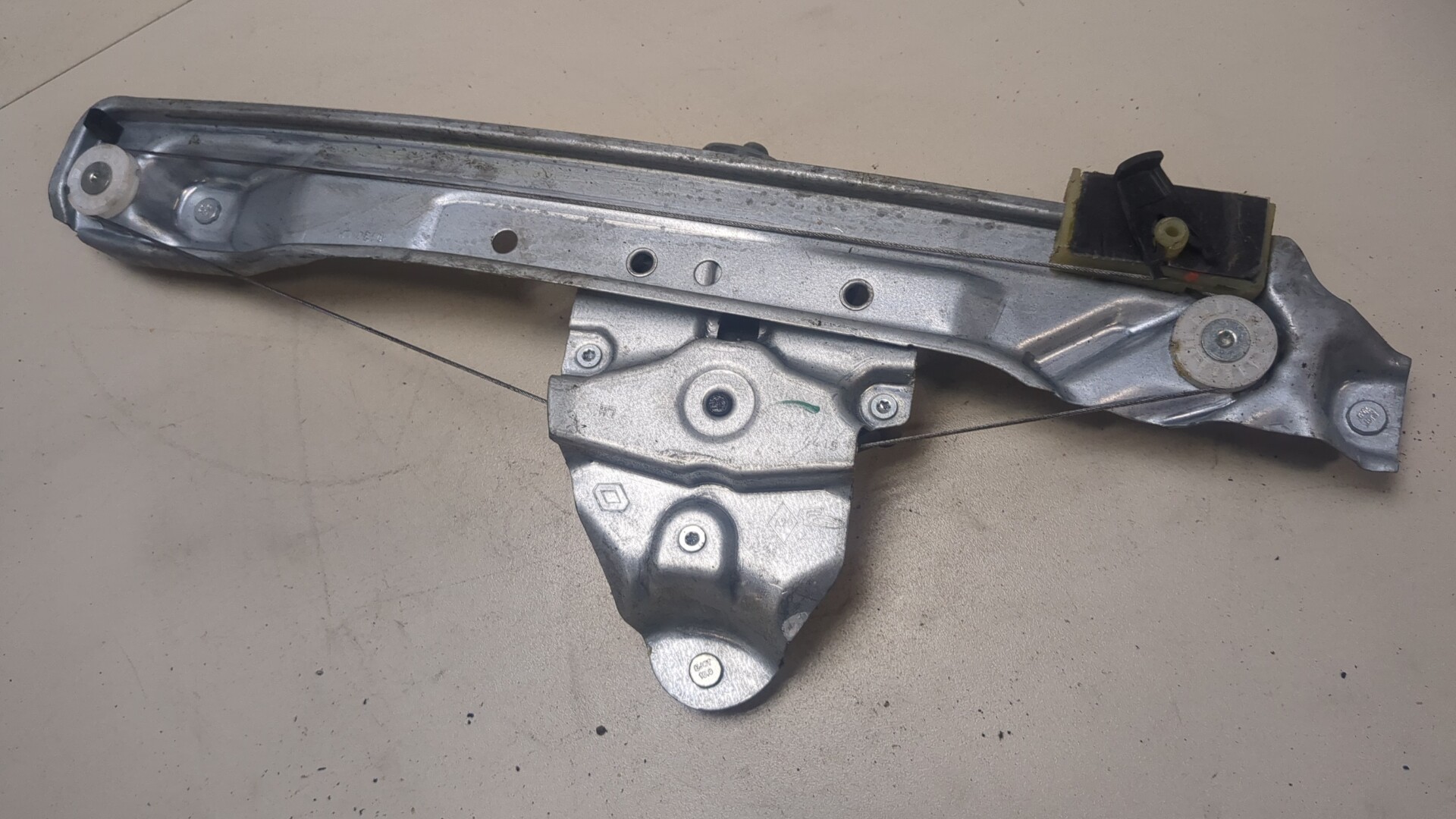 Стеклоподъемник электр. задний левый