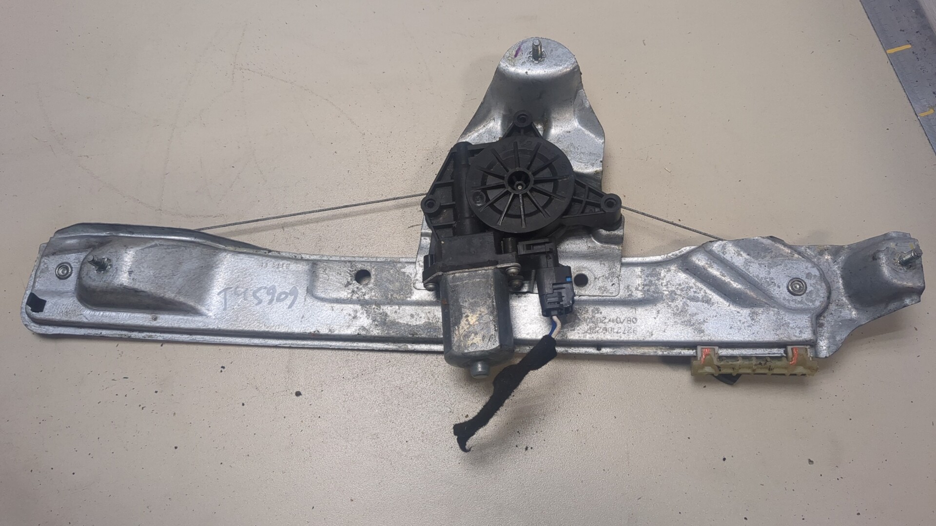 Стеклоподъемник электр. задний левый