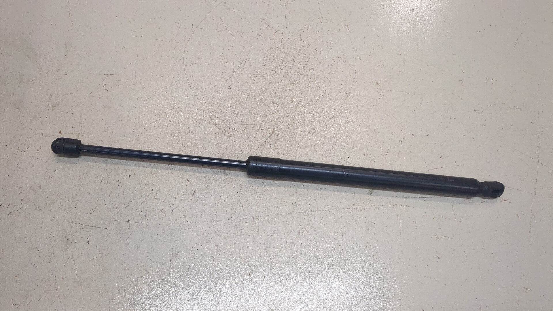 Амортизатор крышки багажника