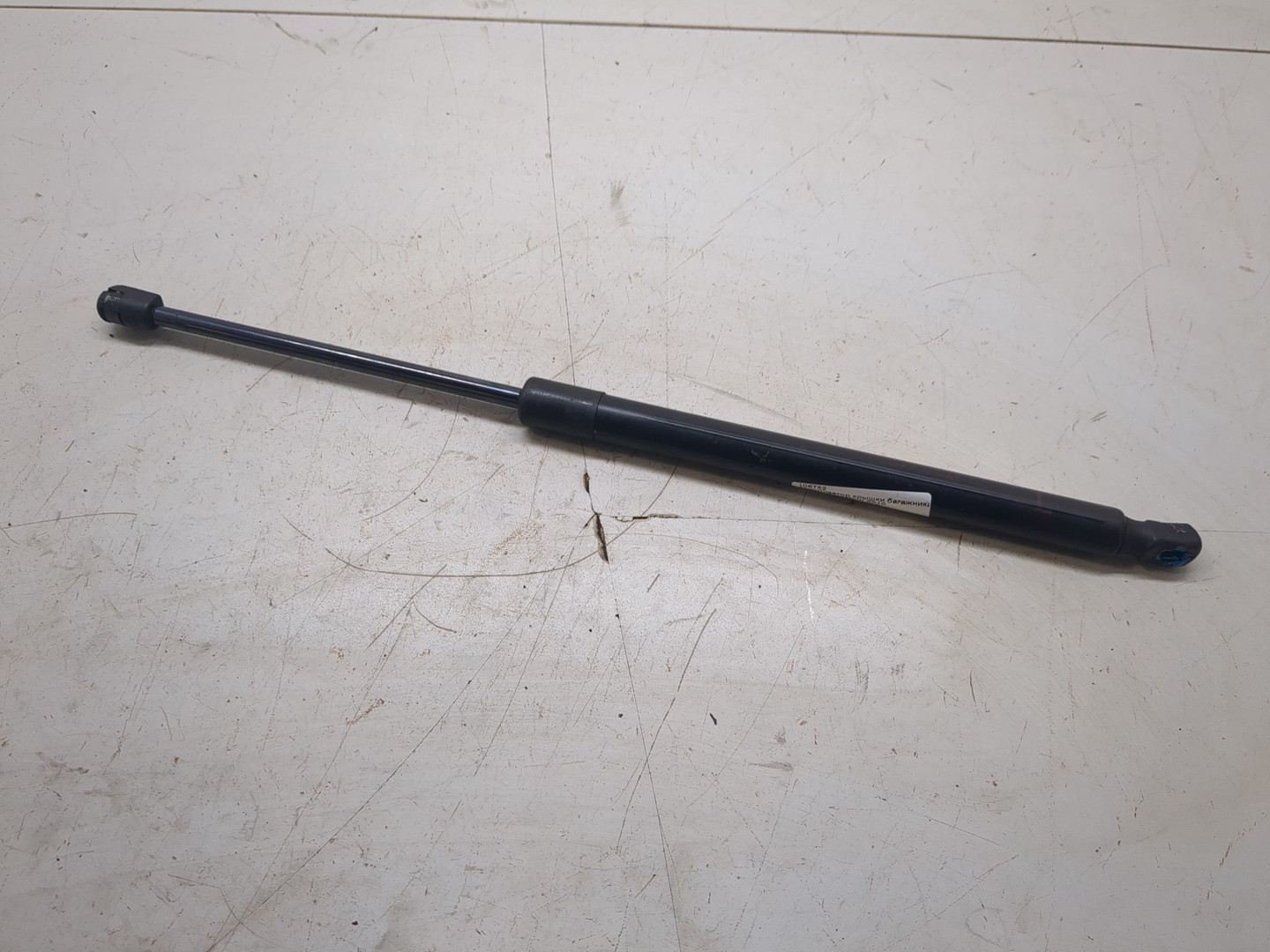 Амортизатор крышки багажника