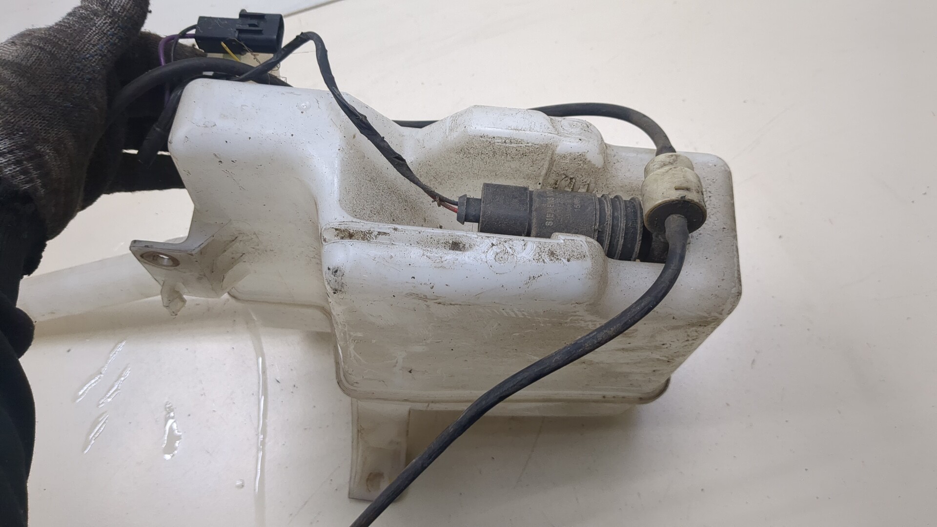 Бачок омывателя лобового стекла