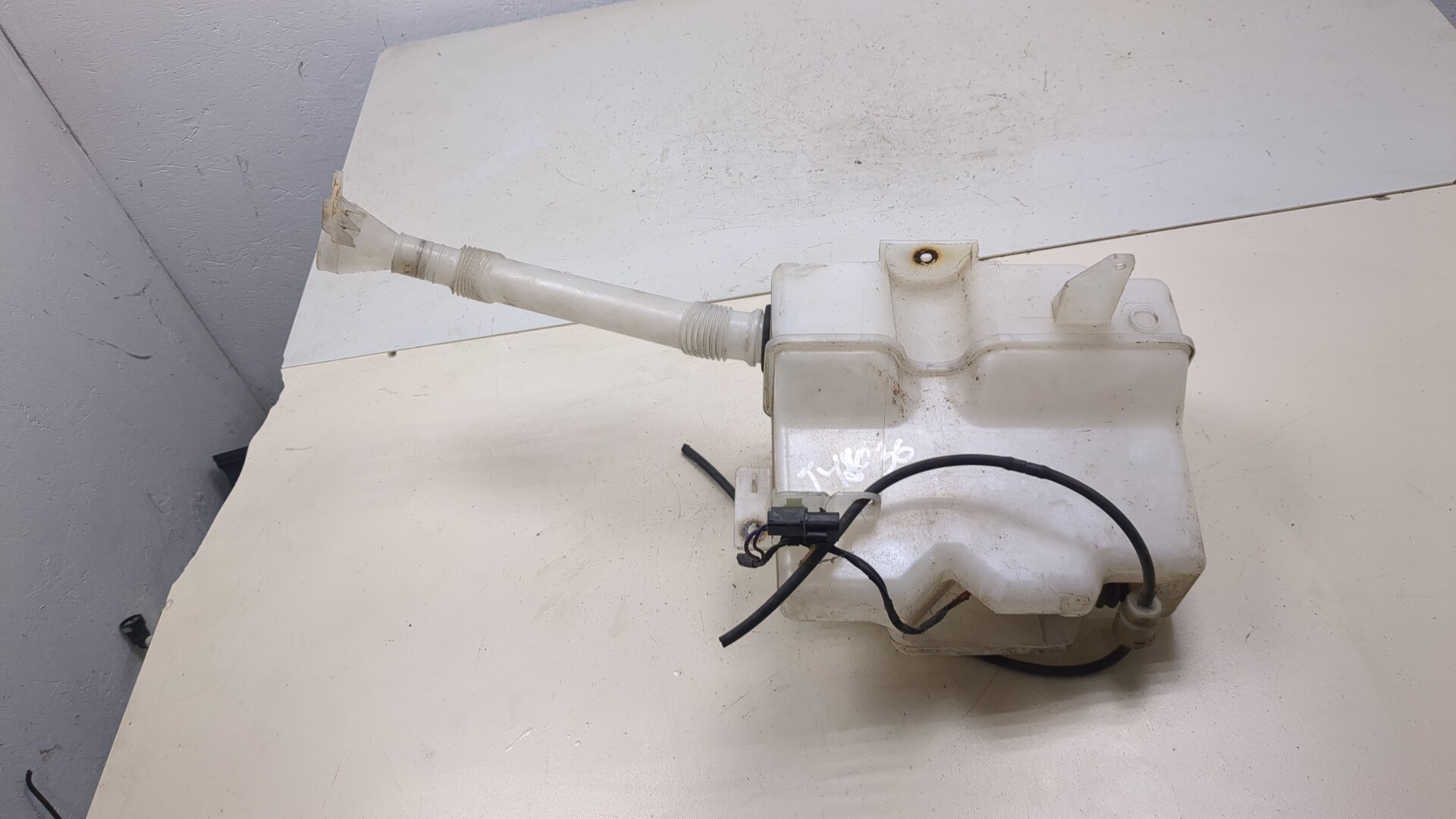 Бачок омывателя лобового стекла