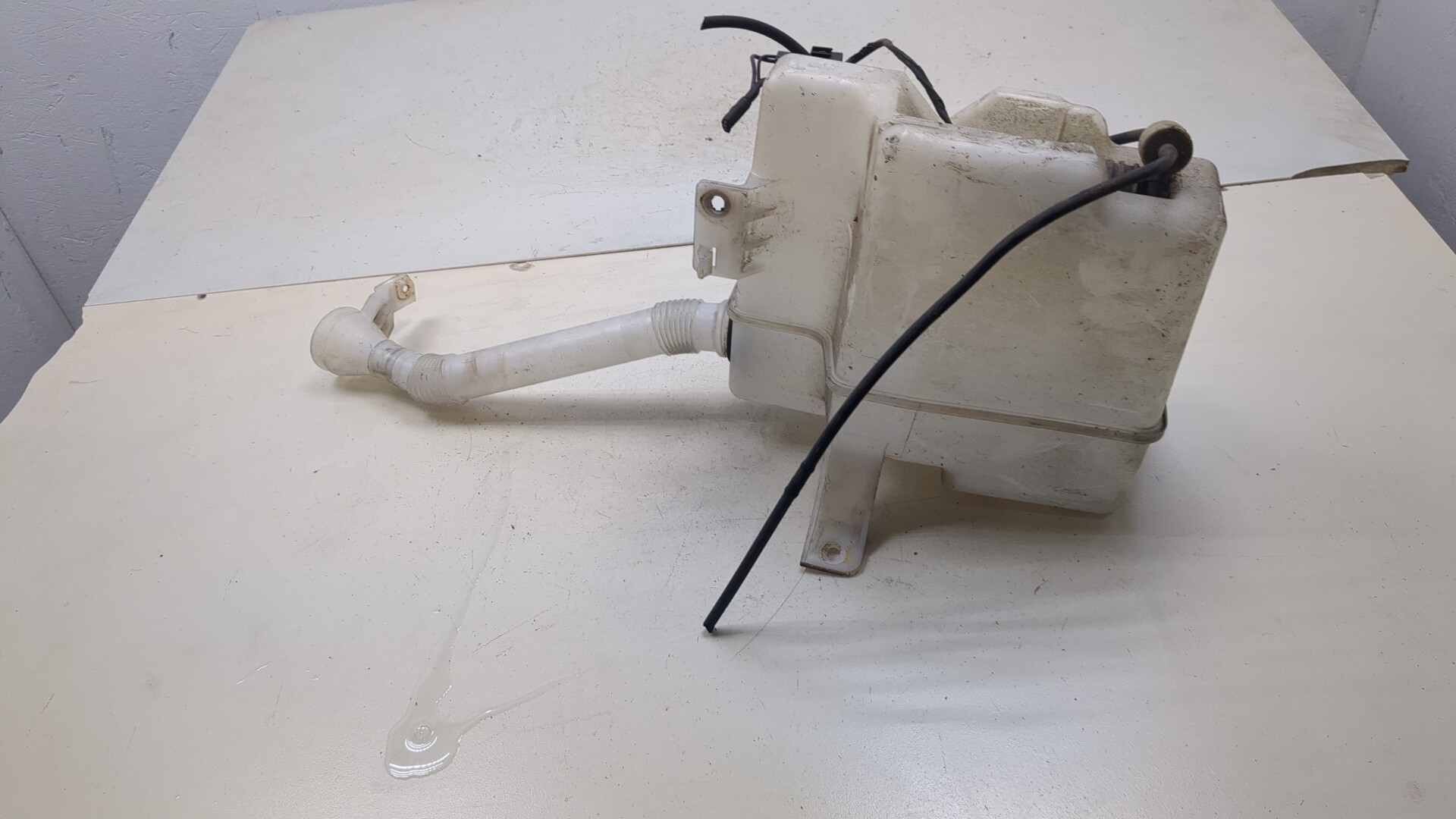 Бачок омывателя лобового стекла