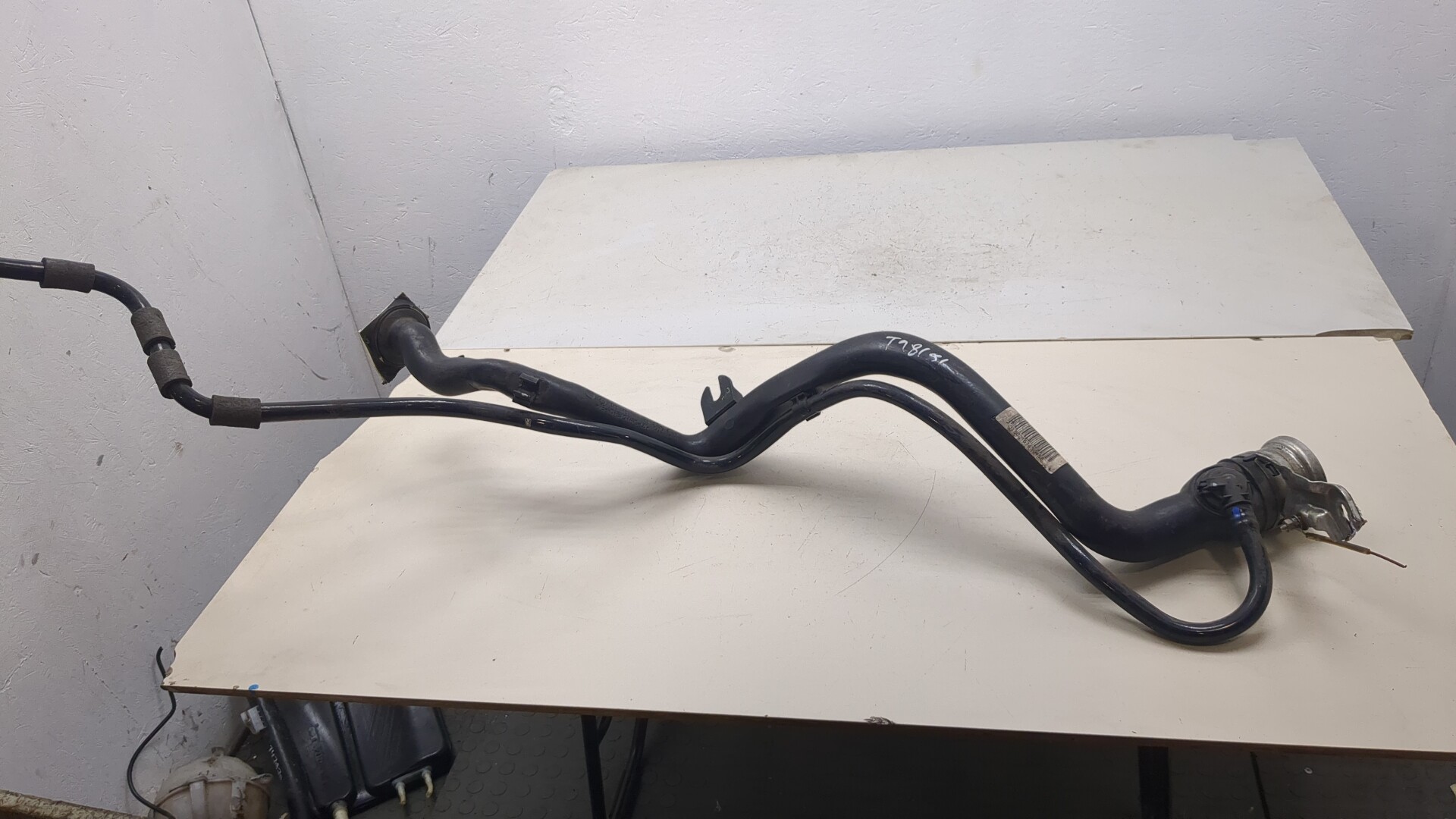 Горловина топливного бака