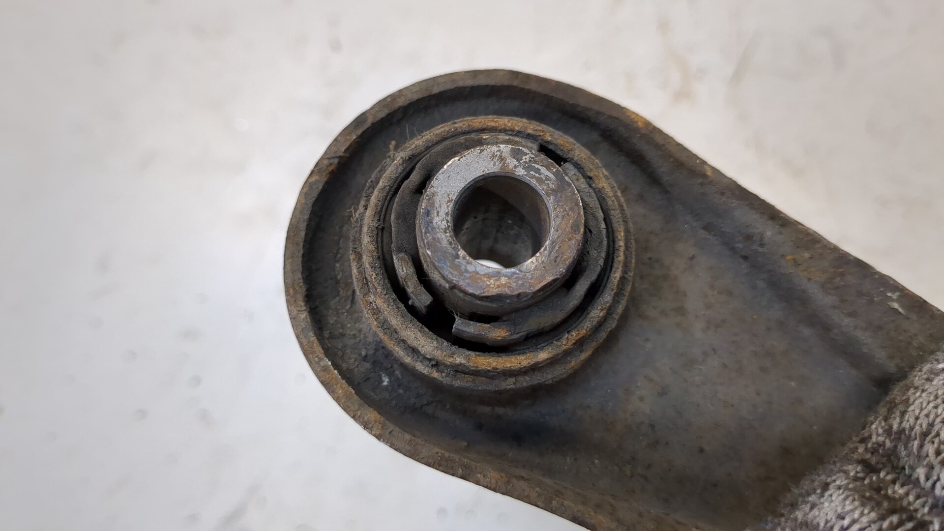 Рычаг задний