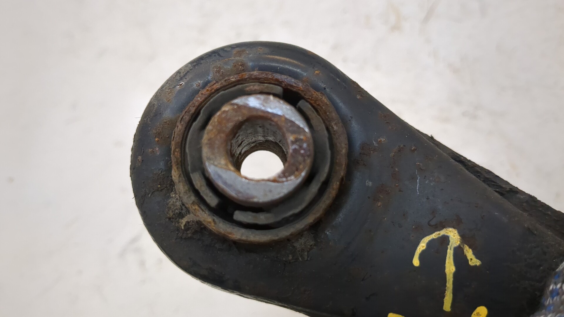 Рычаг задний