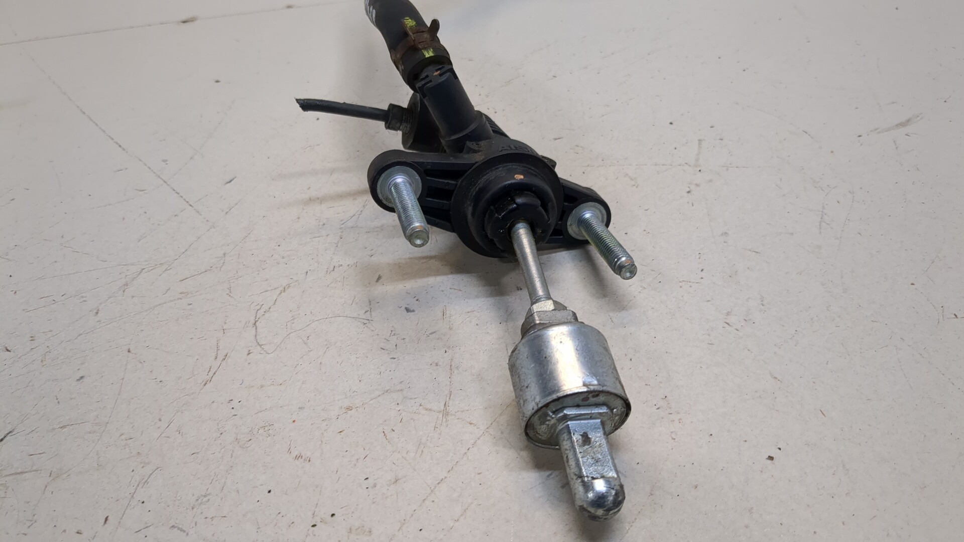 Цилиндр сцепления главный