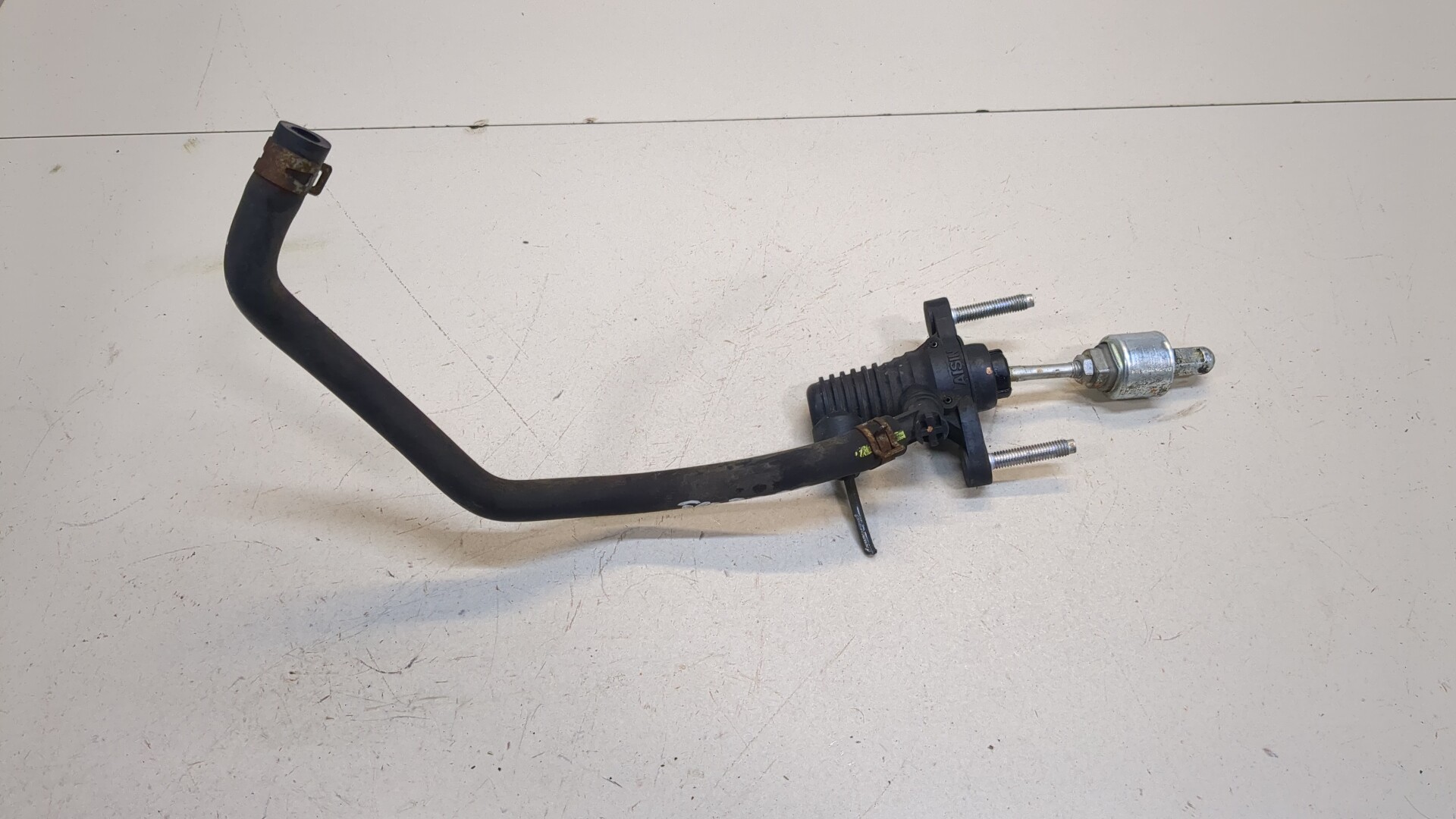 Цилиндр сцепления главный