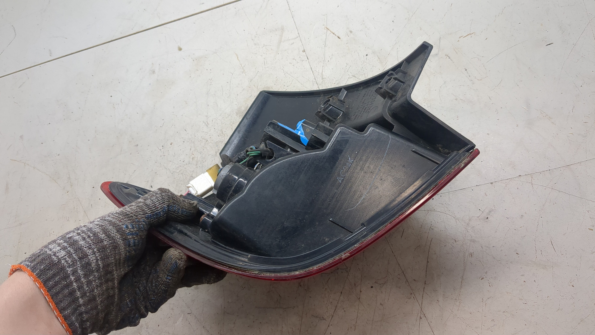 Фонарь задний правый