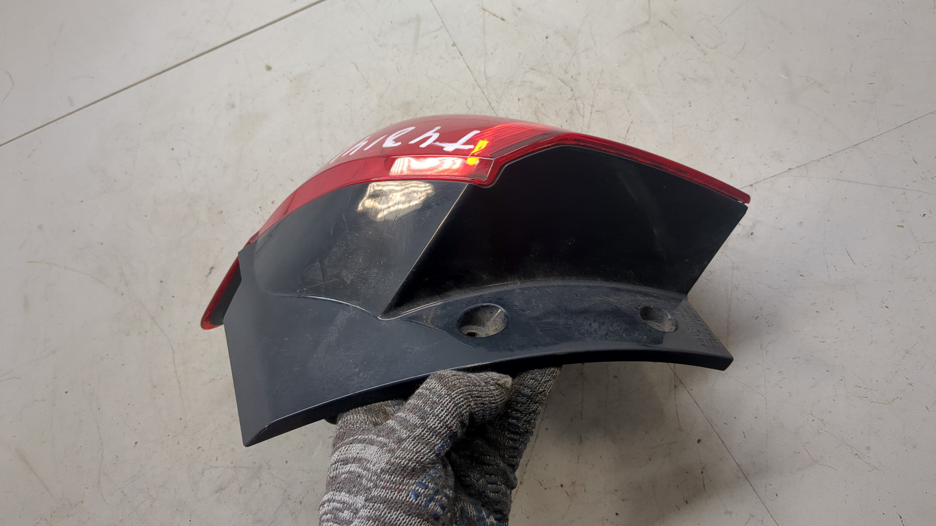 Фонарь задний правый