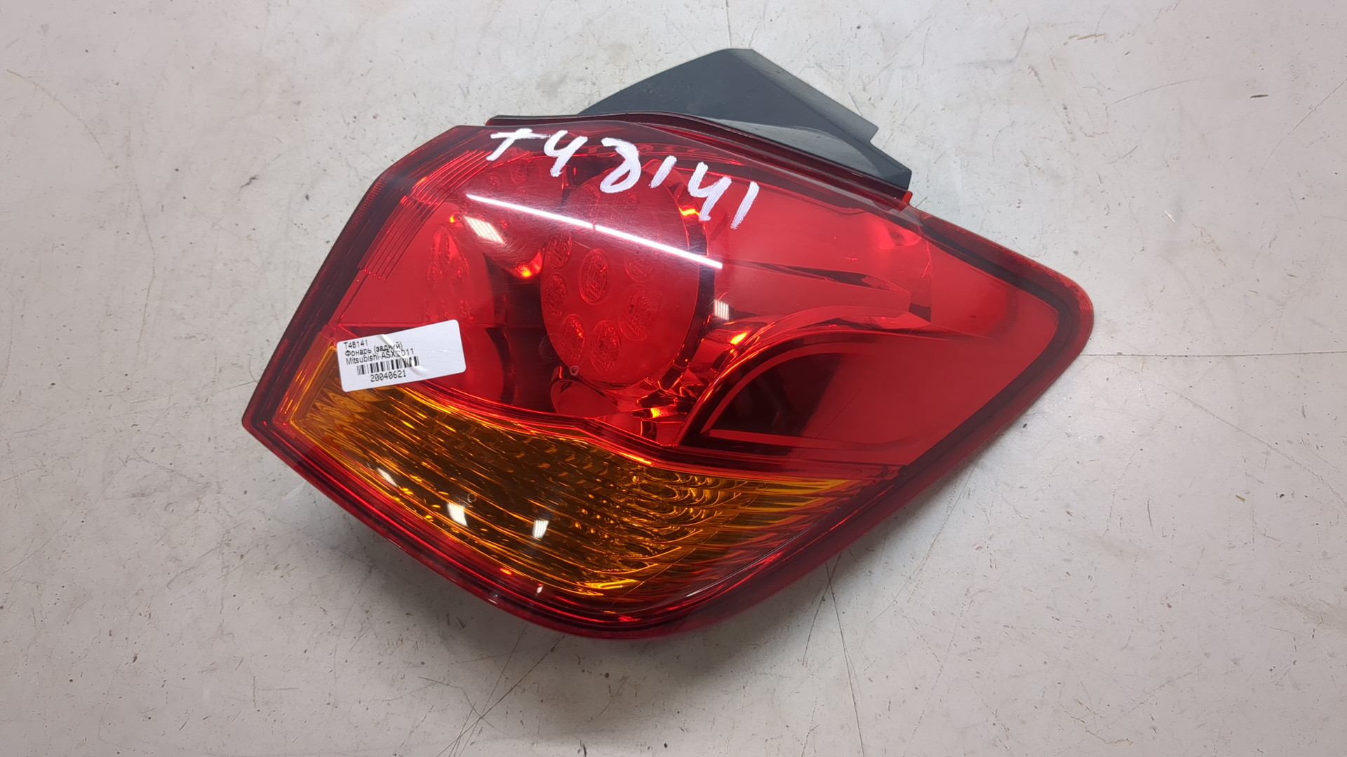 Фонарь задний правый