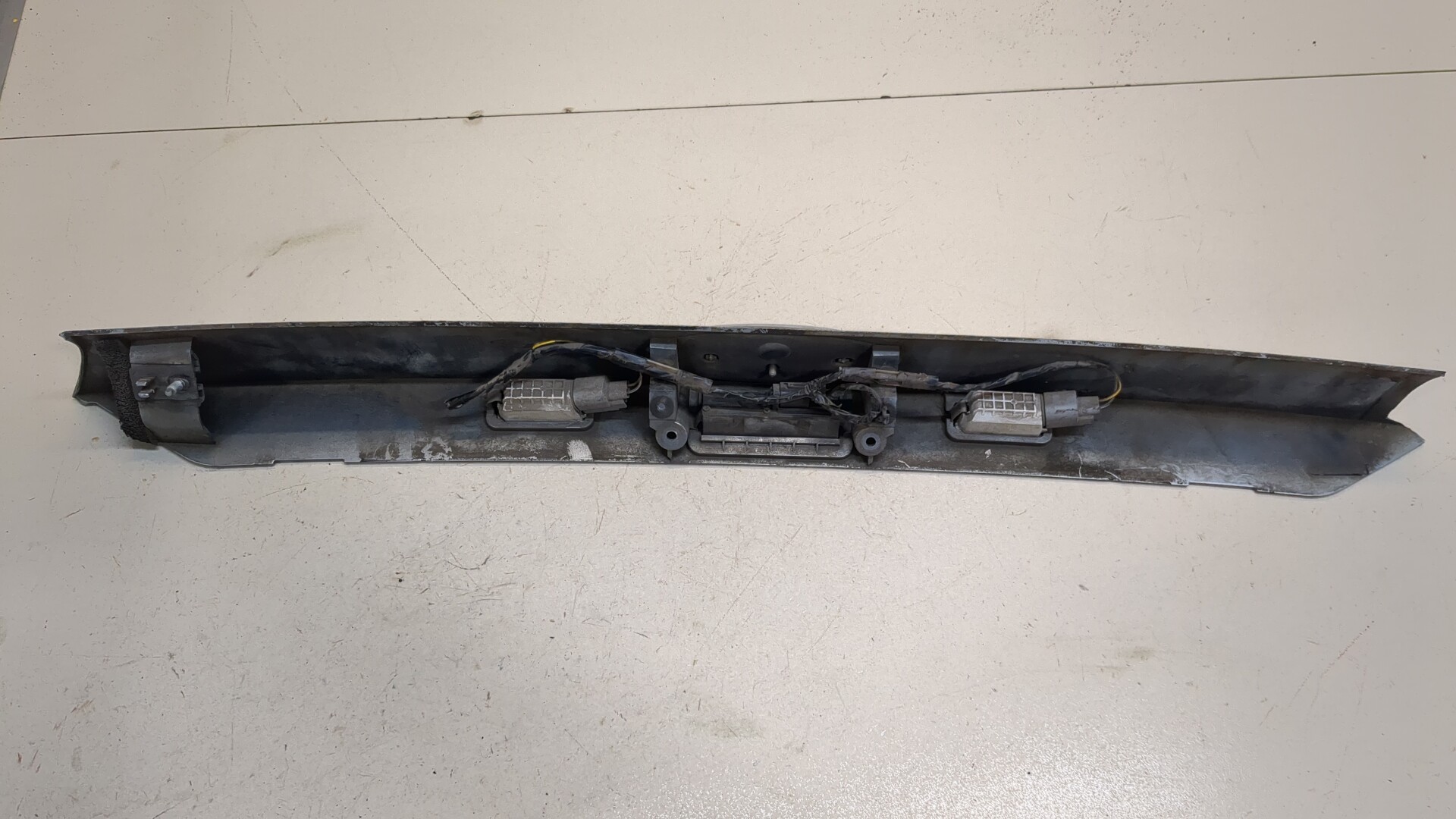 Кнопка открывания багажника