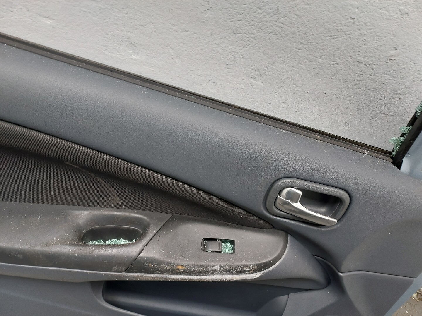 Дверь передняя левая